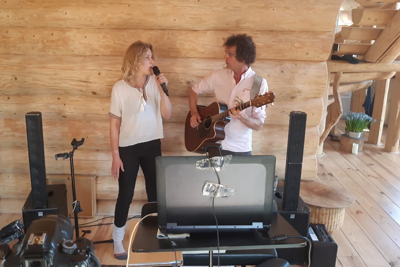 Facebook live Poptroubadour Arnoud Kas en Talinka